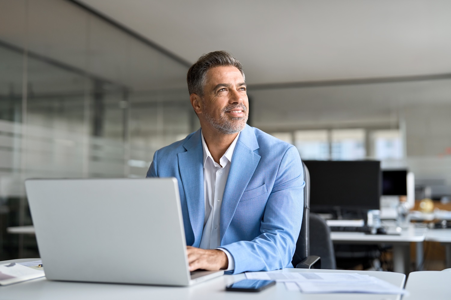 CRIF integriert GenAI-Assistent in Entscheidungsplattform